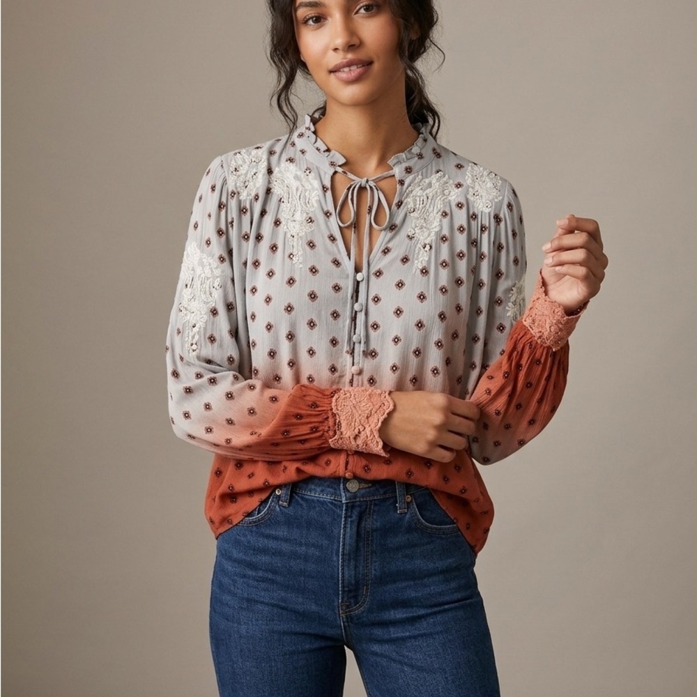 Gimmicks by BKE Lace Accent Blouse - Gray/light blue and Rust Small